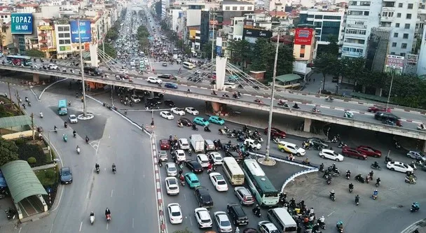 Ngã Tư Sở là một trong những khu vực có mật độ giao thông dày đặc và sầm uất nhất thủ đô