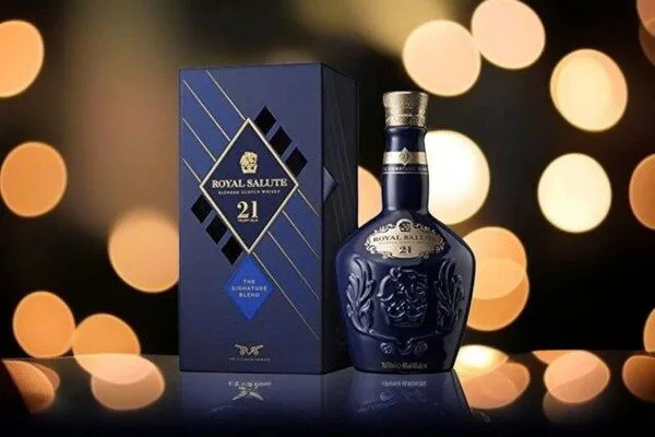 Thưởng thức rượu Chivas 21 năm