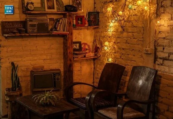 Loading T Cafe là một quán cafe Hoàn Kiếm mang vẻ đẹp cổ kính đặc trưng của Hà Nội.