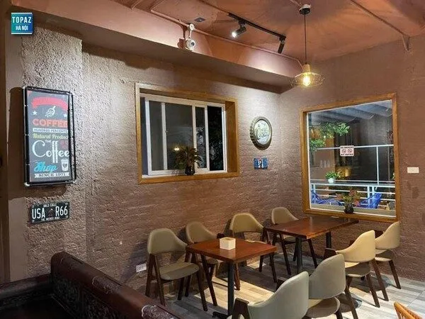 Vica Cafe là điểm đến lý tưởng để bạn vừa nhâm nhi đồ uống ngon, vừa thả mình ngắm nhìn phố xá nhộn nhịp
