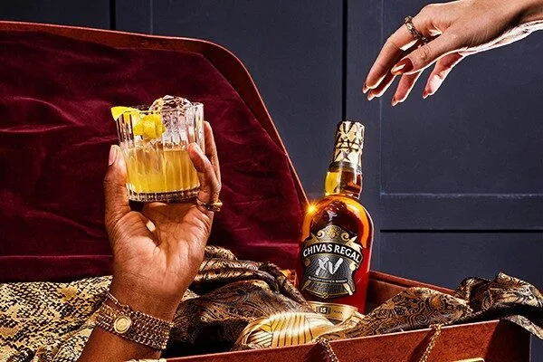 Whisky chưa mở nắp có thể bảo quản rất lâu nếu tránh được ánh sáng, nhiệt độ và độ ẩm cao.