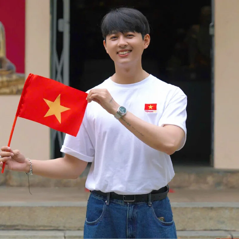 mua-ao-co-do-sao-vang-o-dau-ha-noi-2
