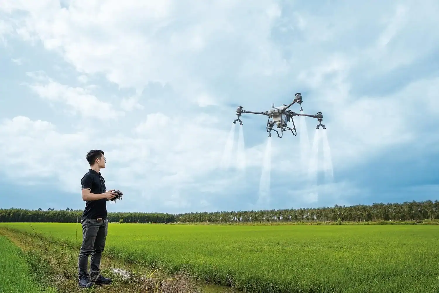 dao-tao-may-bay-khong-nguoi-lai (1)